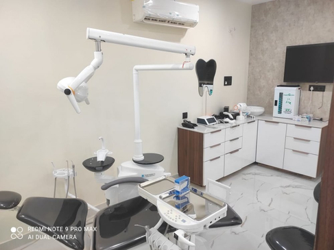 Slider image (4) Dr. A & T Dental Experts